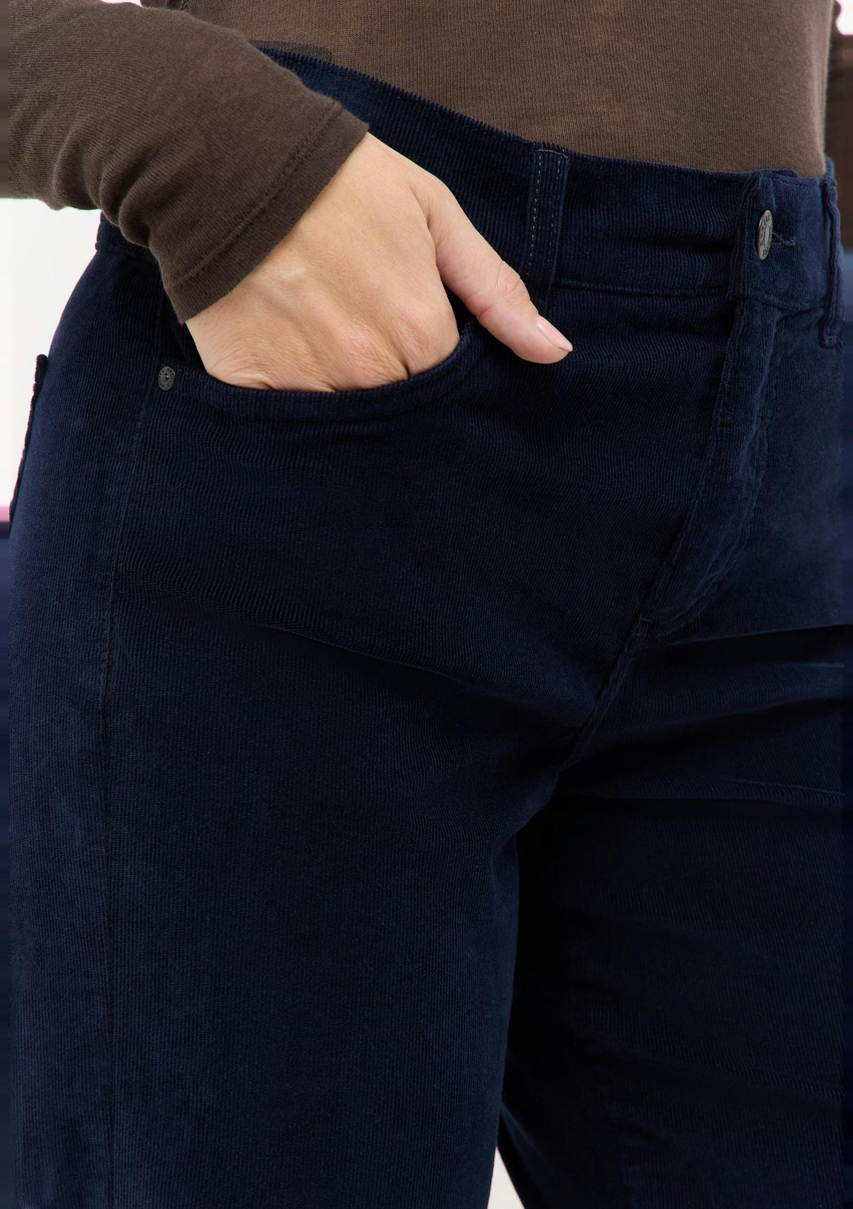 5602900 205 | Cordhose Lara