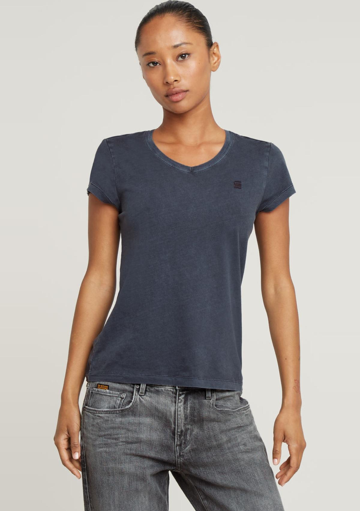 D24533-B059-H193 H193 | Overdyed Eyben Slim V-Neck Top 2.0