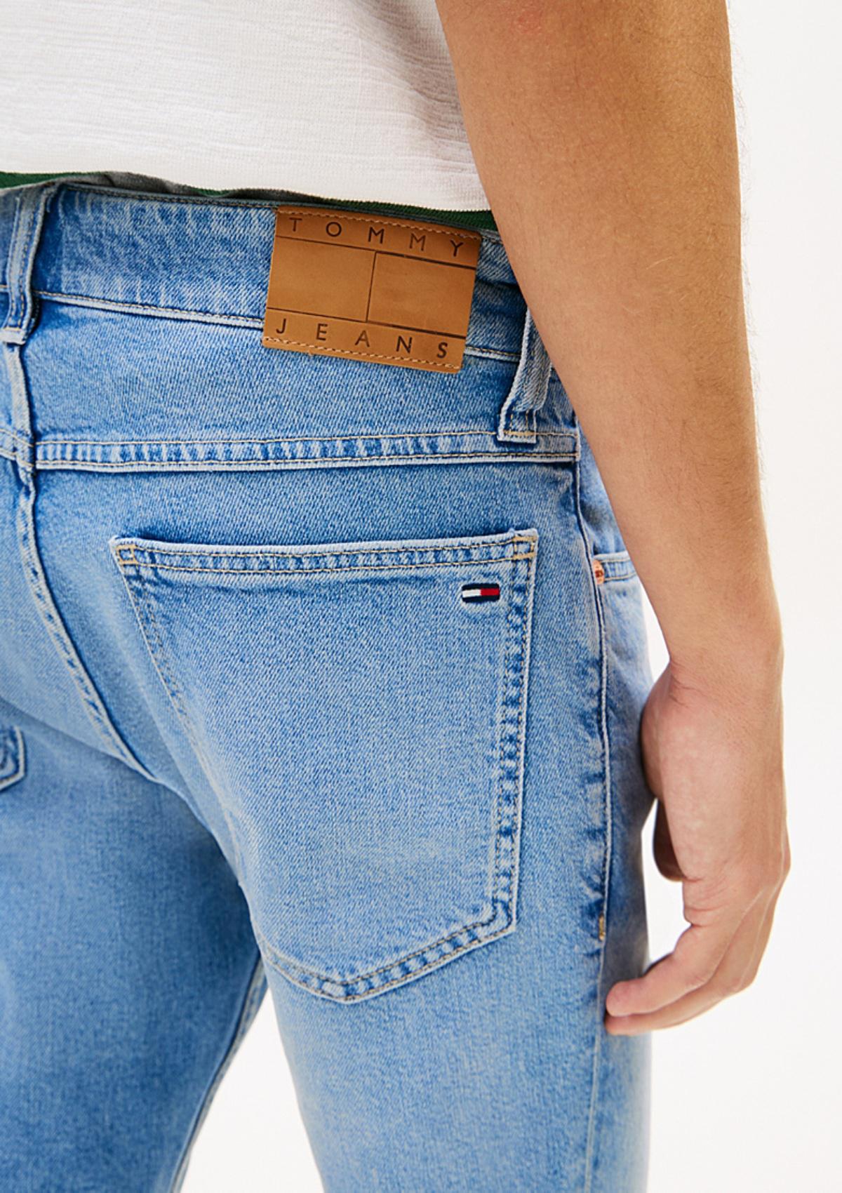 DM0DM22979 1A5 | Ronnie Slim Jeansshorts mit Whisker-Effekt