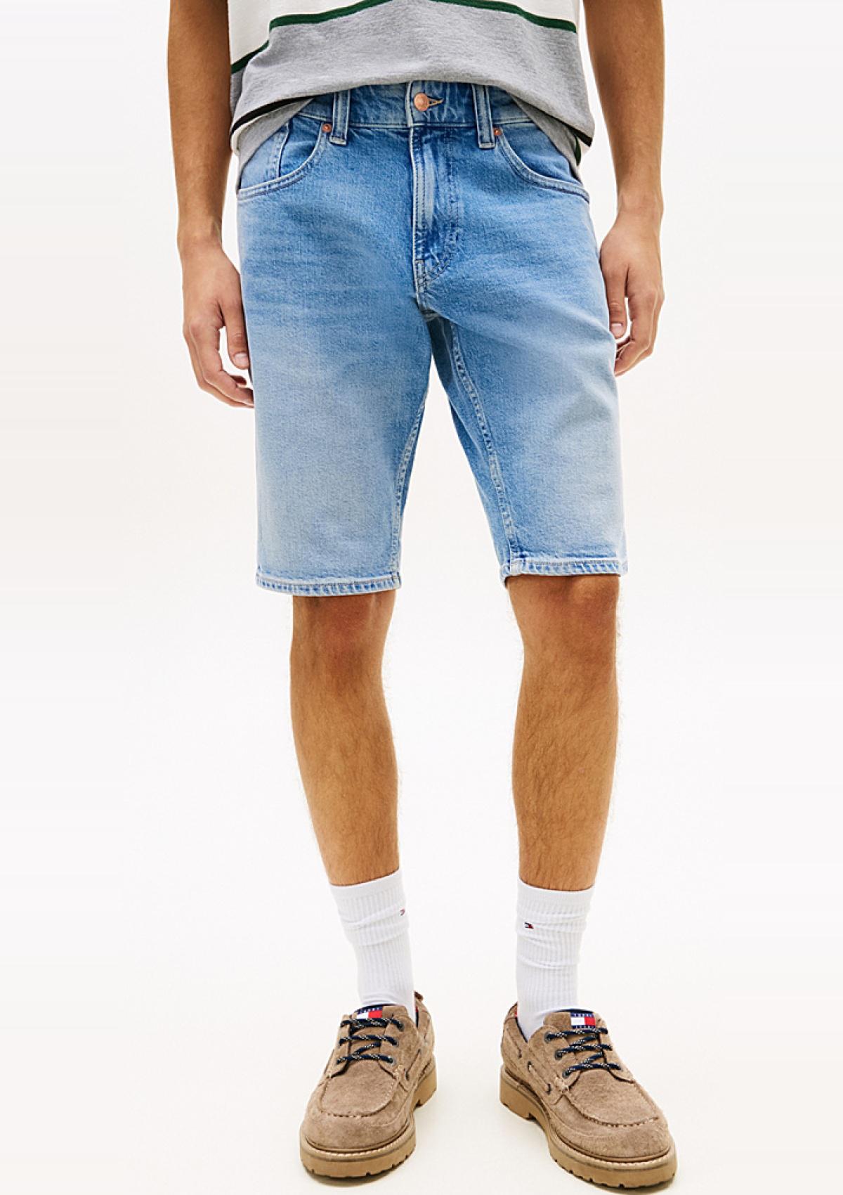 DM0DM22979 1A5 | Ronnie Slim Jeansshorts mit Whisker-Effekt