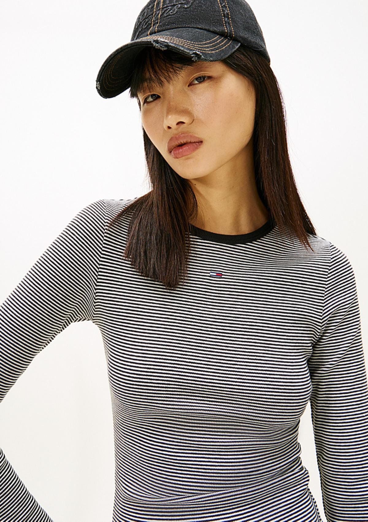 DW0DW17387 0AP | Geripptes Slim Fit Langarmshirt