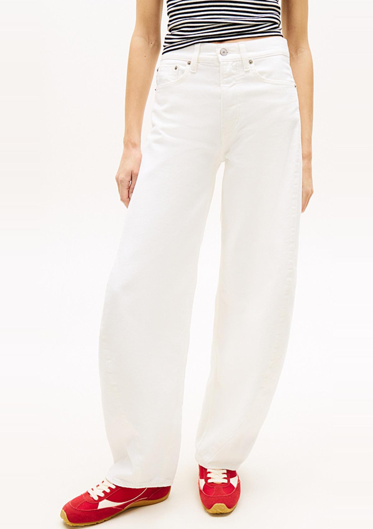 DW0DW22662 1D0 | Weiße Barrel Leg Jeans mit mittelhohem Bund
