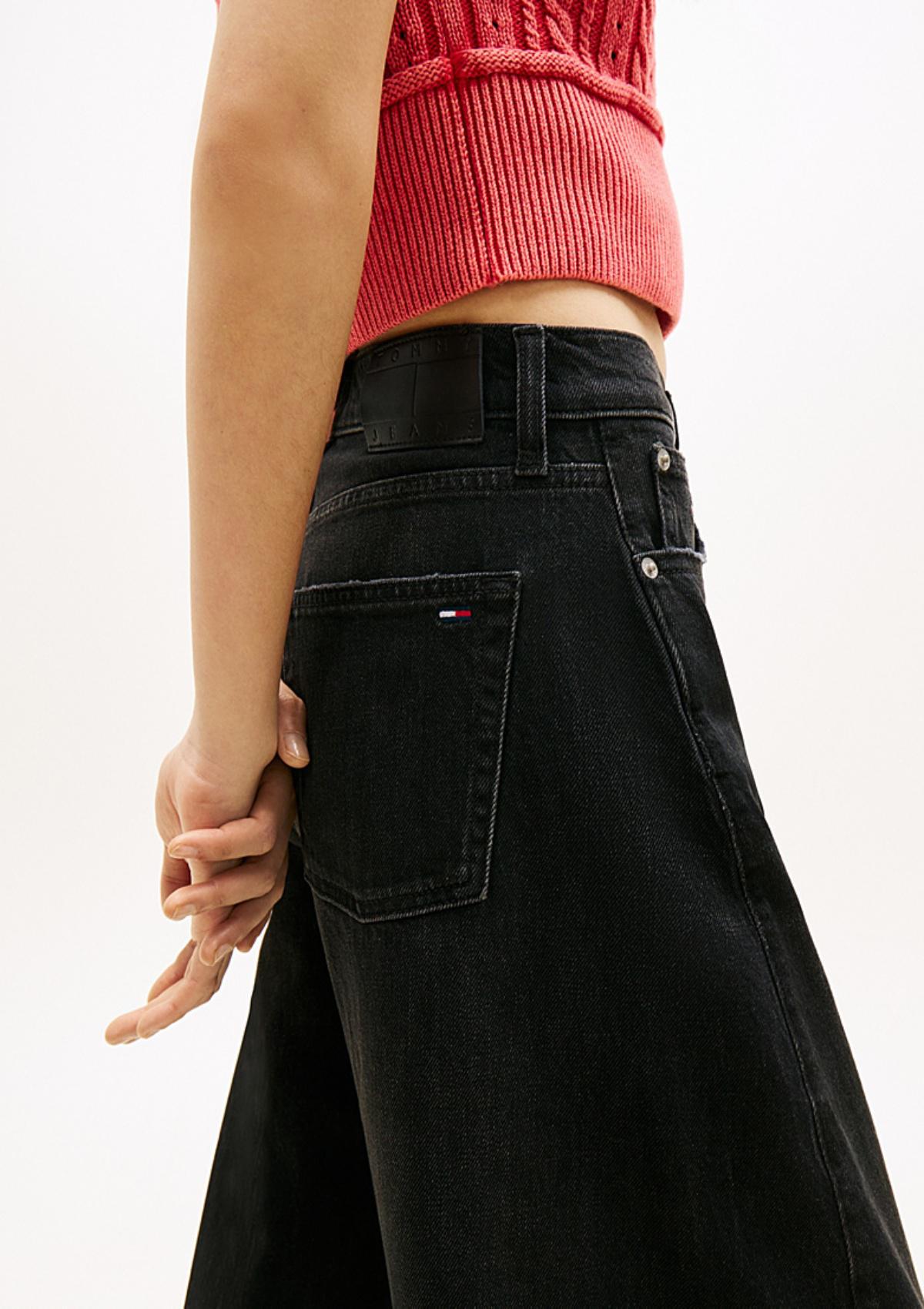 DW0DW22712 1BZ | Schwarze Barrel Leg Jeans mit mittelhohem Bund
