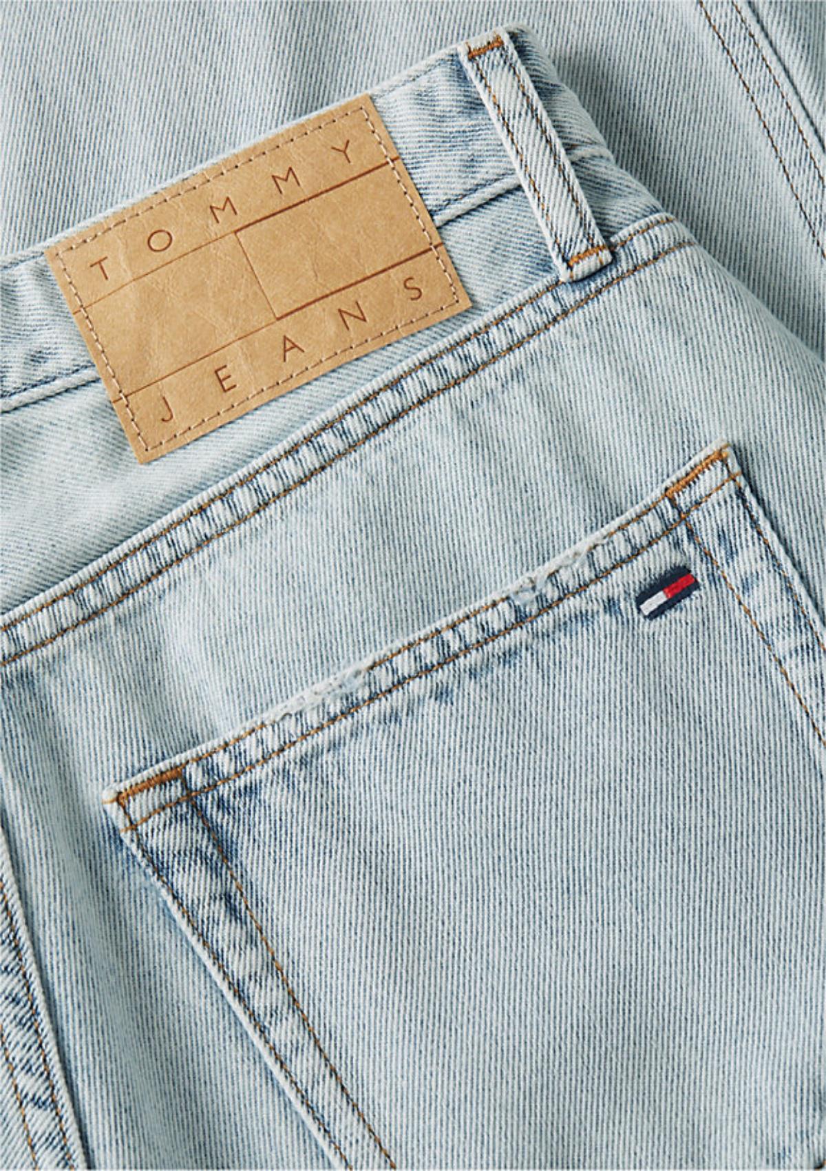 DW0DW22865 1AB | Barrel Leg Jeans mit mittelhohem Bund und Twist-Nähten