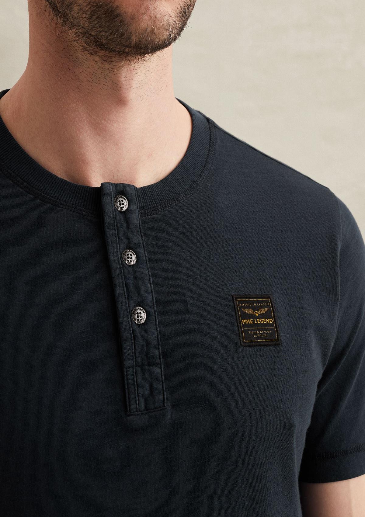 PTSS2605579 5282 | Henley-T-Shirt mit Badge
