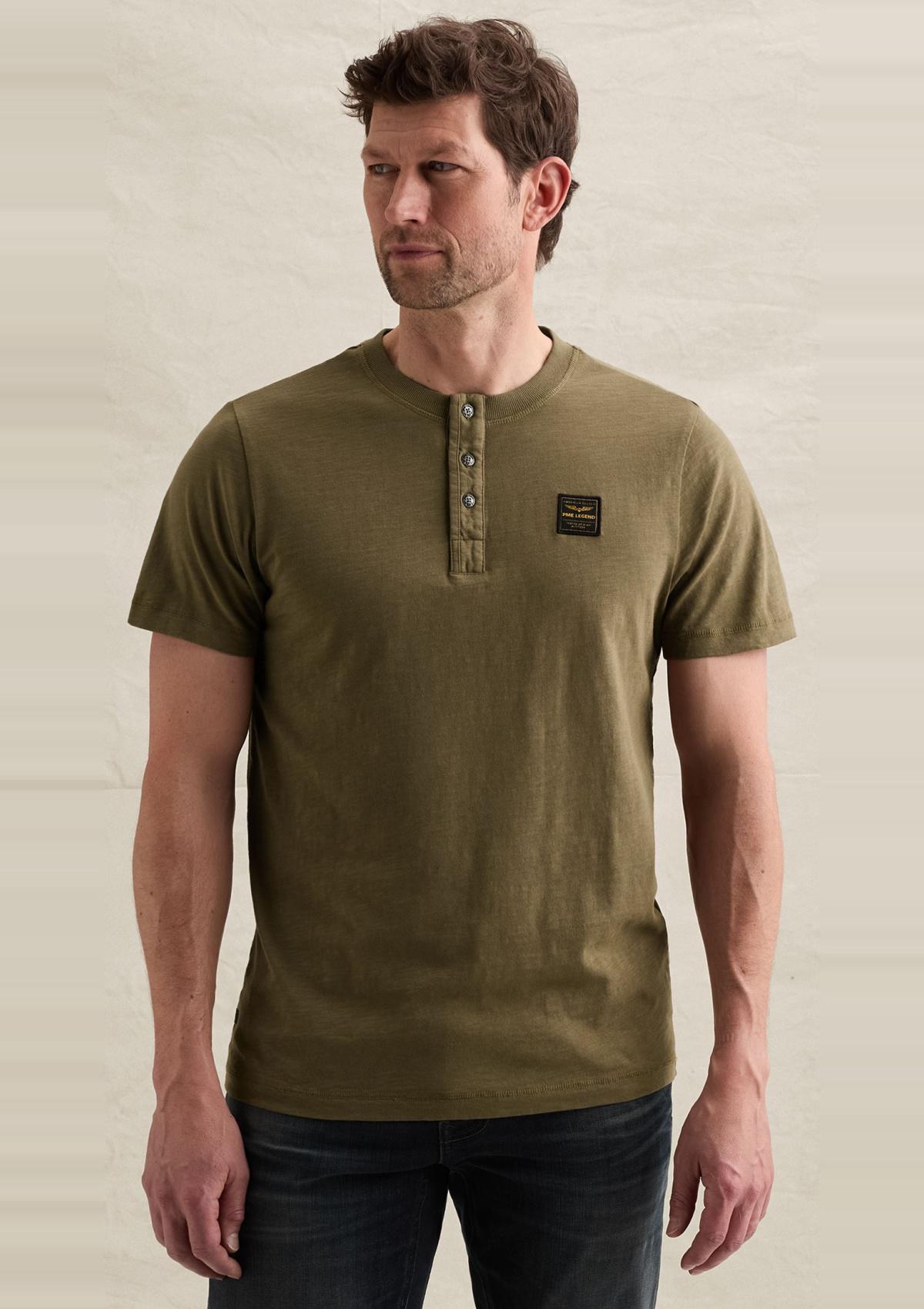 PTSS2605579 6389 | Henley-T-Shirt mit Badge