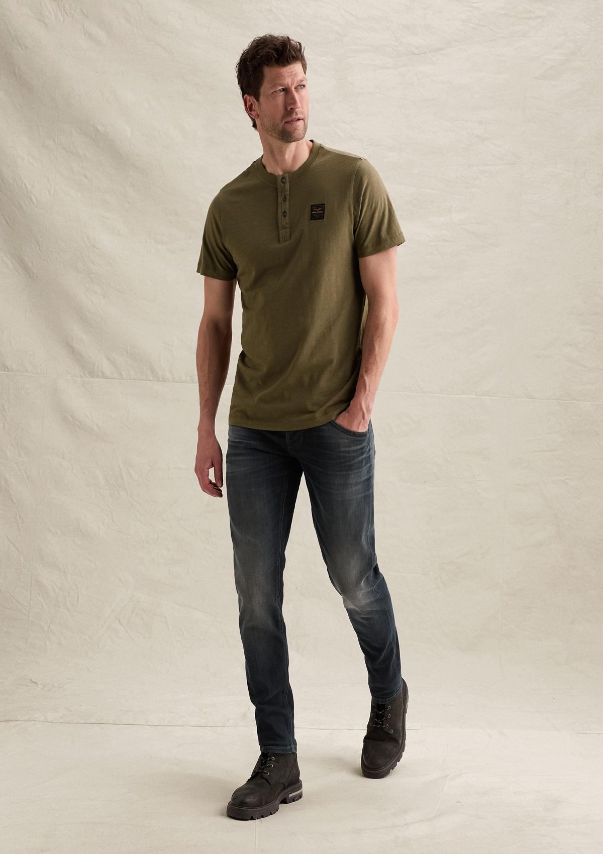 PTSS2605579 6389 | Henley-T-Shirt mit Badge