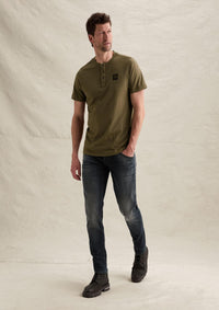 Thumbnail for PTSS2605579 6389 | Henley-T-Shirt mit Badge