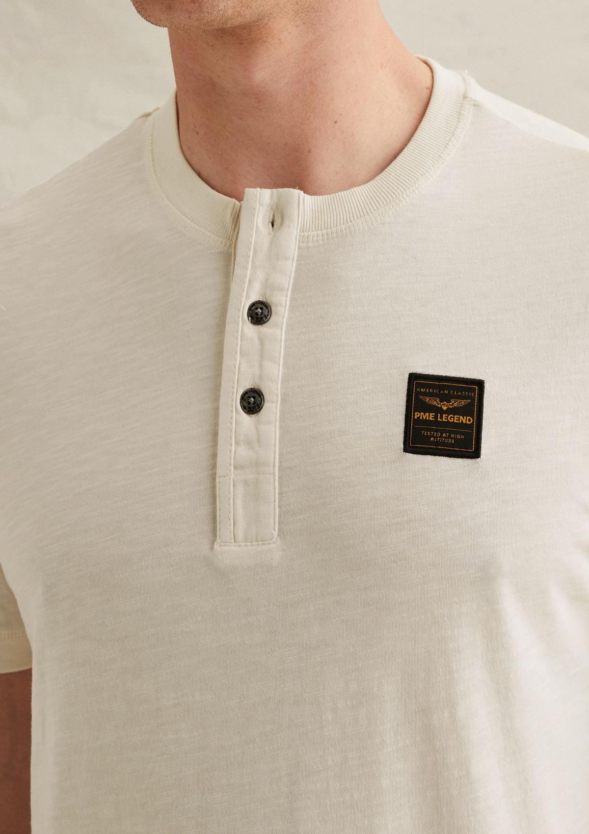 PTSS2605579 7001 | Henley-T-Shirt mit Badge