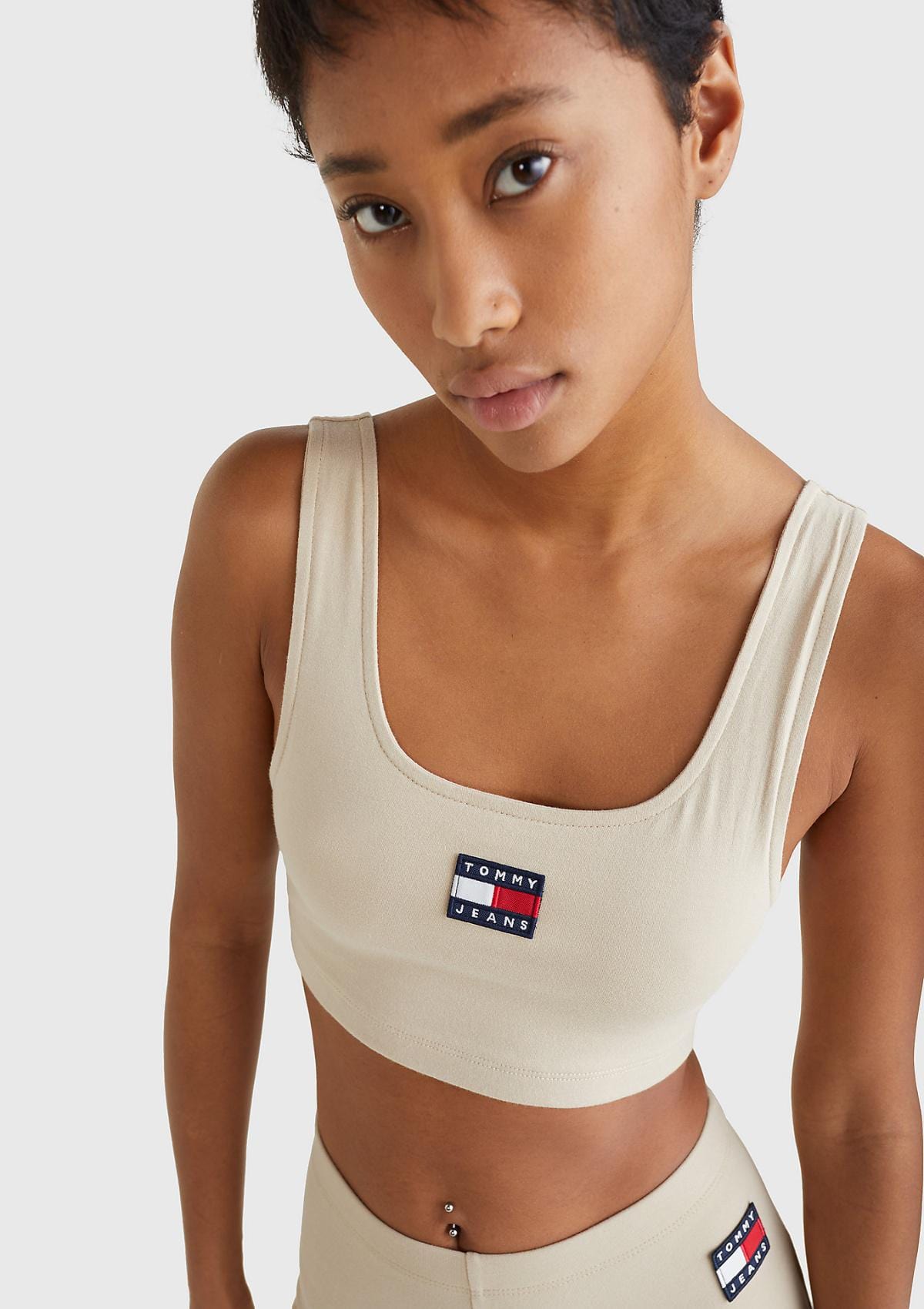 Tommy Hilfiger Tops DW0DW12549 ACM | TJW SUPER CROP BADGE TOP